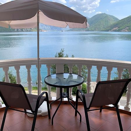 Apartments Villa Radonic Donji Morinj Eksteriør billede