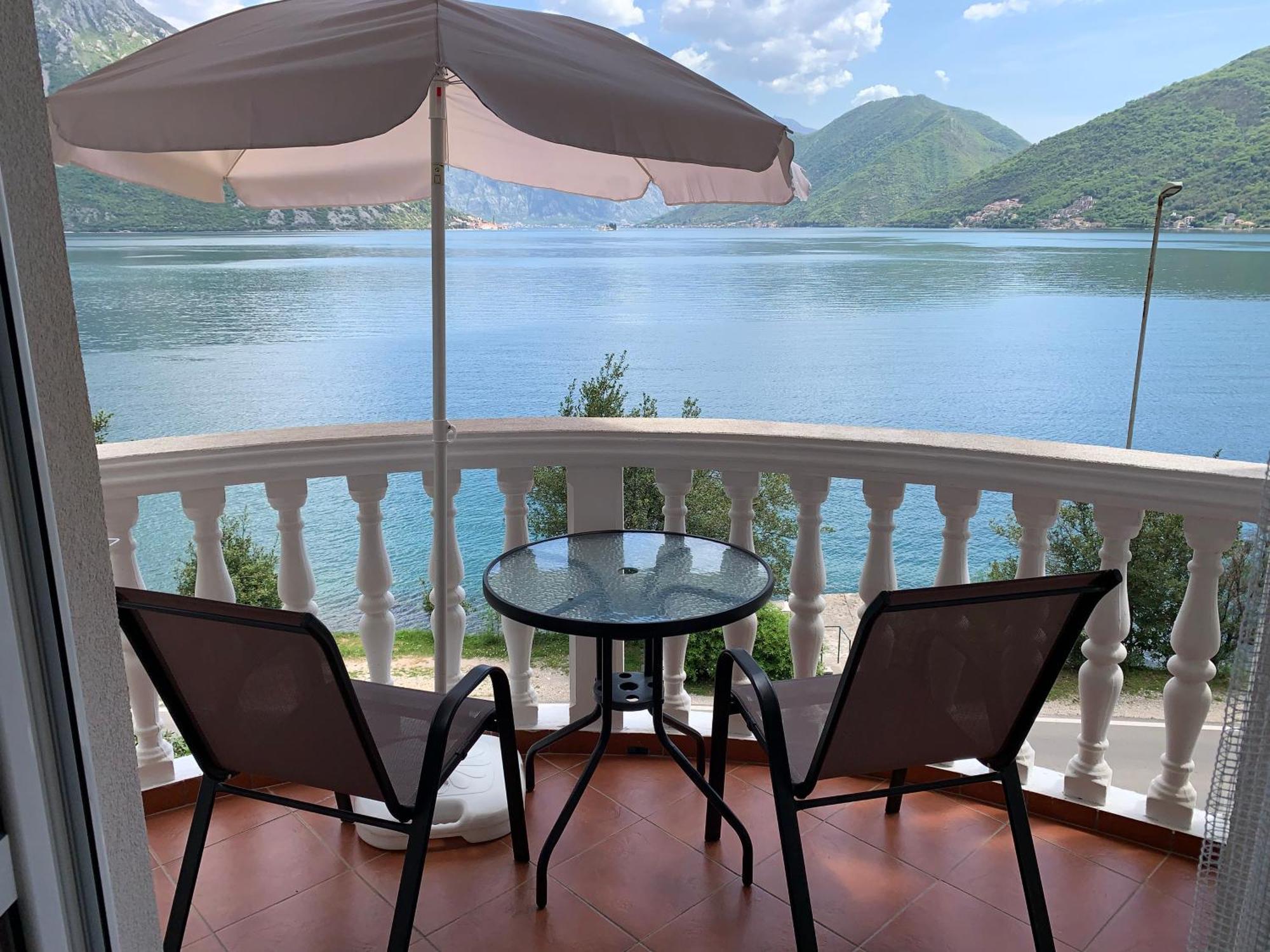 Apartments Villa Radonic Donji Morinj Eksteriør billede