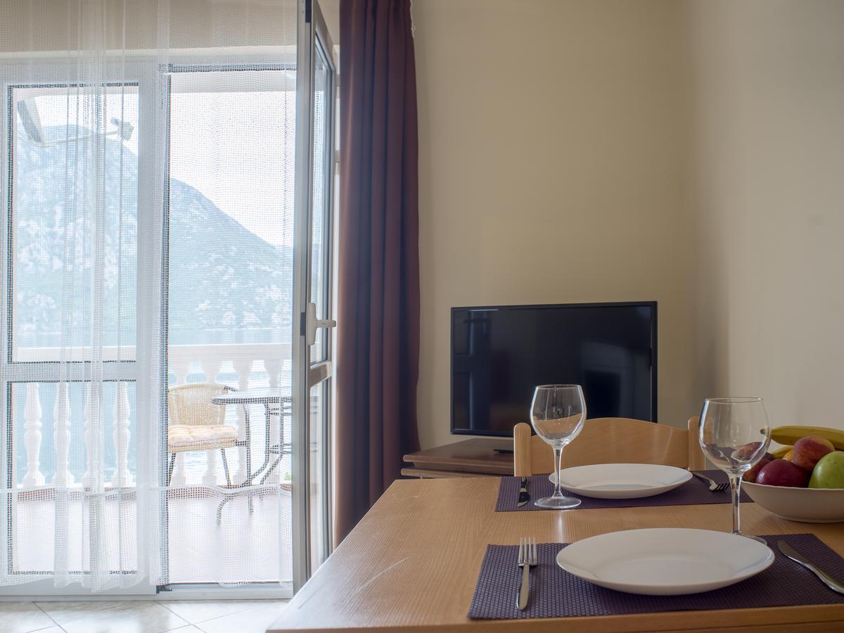 Apartments Villa Radonic Donji Morinj Eksteriør billede