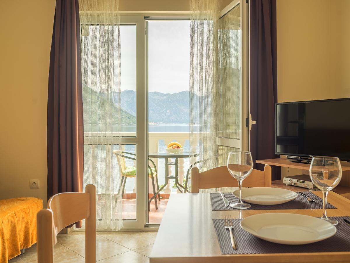 Apartments Villa Radonic Donji Morinj Eksteriør billede